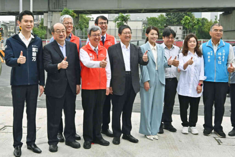 ▲陳建仁視察新竹縣高鐵橋下聯絡道延伸至竹科工程，中央地方攜手合作，推進各項地方與國家建設。（新傳處提供）