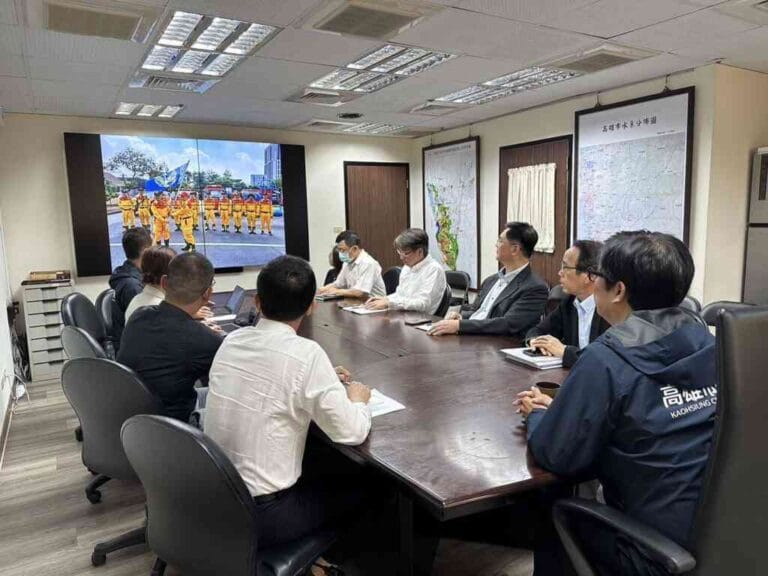 ▲0403地震發生後，陳其邁隨即召開應變會議，啟動緊急應變中心應變機制。（高雄市政府提供）