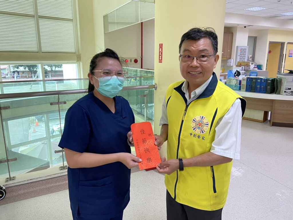 ▲中彰榮家端節慰問住院榮民表達關懷。(中彰榮譽國民之家提供)