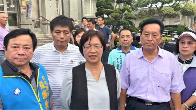 ▲彰化縣長王惠美與民意代表前往視察，巡視道路及22處路口標線的改善進度，並督促相關單位按時按質完成施工，確保往來車輛的交通安全。（記者林明佑翻攝）