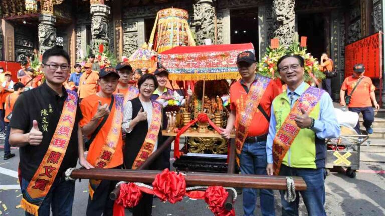 ▲位於彰基旁的彰邑彰山宮，一連兩天於5月4日至5日展開「歲次甲辰年十二年一科前往南鯤鯓代天府謁祖進香遶境大典-迓王爺活動」，4日一早起駕。（彰化縣政府提供）