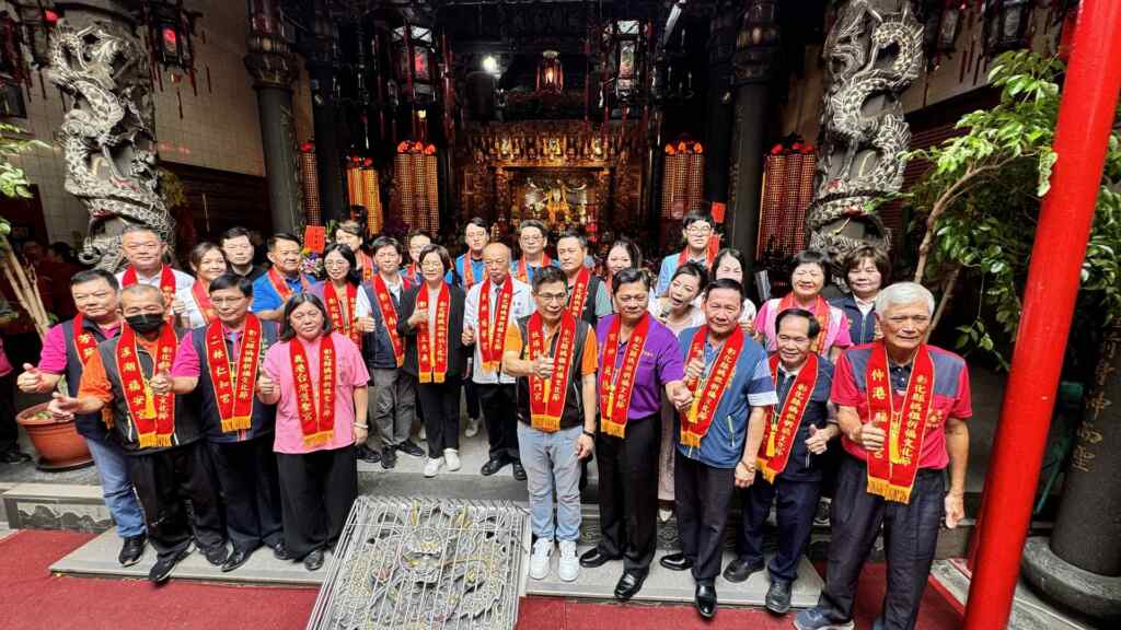 ▲彰化縣媽祖祈福文化節神氣登場，13尊媽祖齊聚爐主宮廟員林福寧宮作客，縣長王惠美與地方仕紳共同參與駐蹕典禮。（記者林明佑攝）