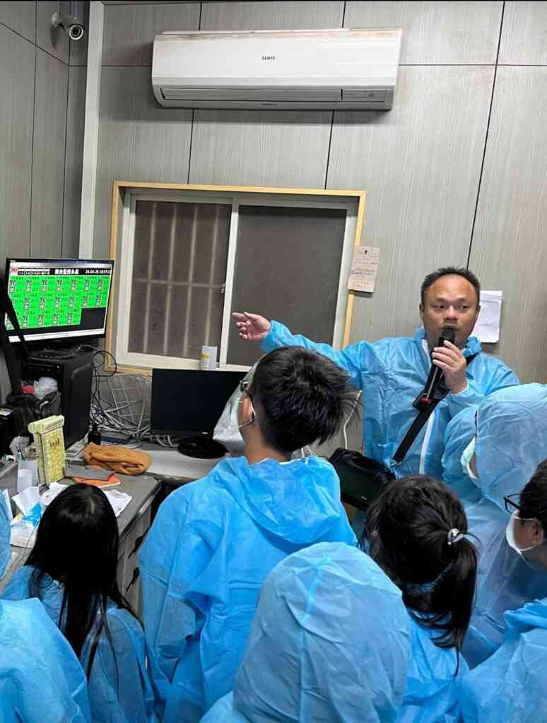 ▲苗栗縣龍昇國民小學參訪彰化縣二林鎮立富畜牧場,協助學生多了解及接觸畜牧業的最新發展趨勢,有助於學生們未來的職涯發展規劃。(記者林明佑翻攝)