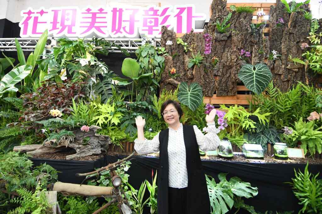 ▲花現美好田尾產業文化&植物們的產地市集熱鬧非凡，彰化縣長王惠美歡迎大家來花都田尾，一起來賞花、買花、打卡拍美照。（記者林明佑翻攝）