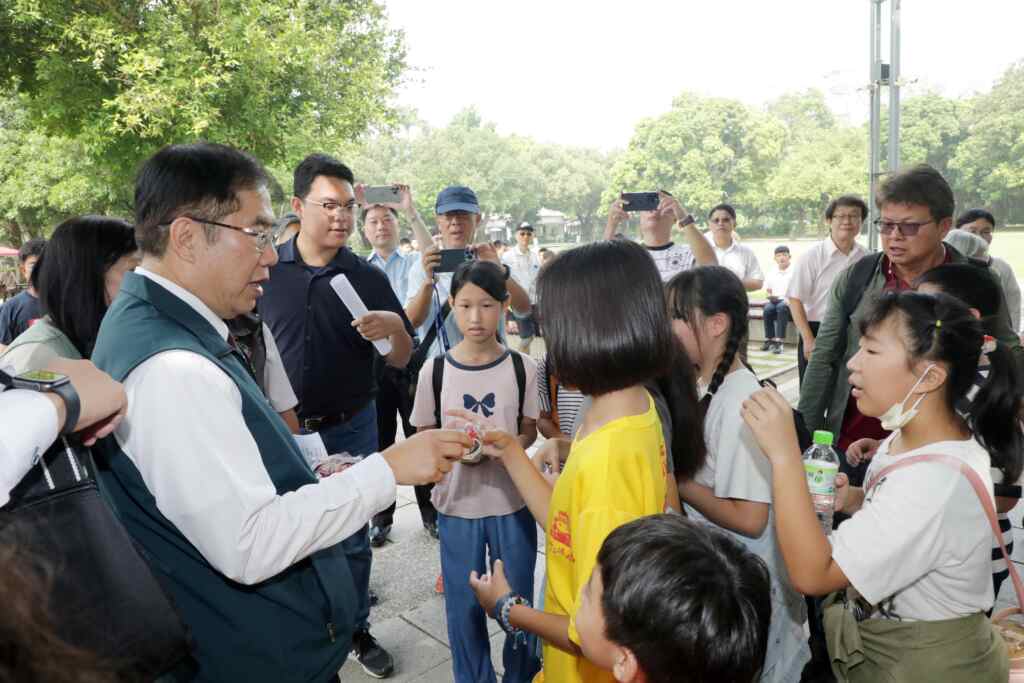 臺南市長黃偉哲歡迎各位好朋友來臺南參訪農漁地景藝術創作，感受臺南400的農漁產業魅力。