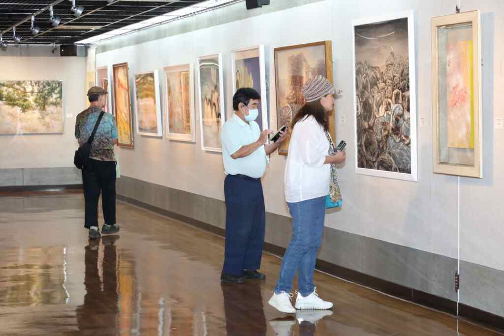 台灣綠水畫會成立34周年，為落實膠彩畫推廣的重任，提倡膠彩藝術的創作風氣，每年定期舉辦的會員聯展，展出的作品除充分展現高貴典雅、華麗明亮、細緻絢麗的特性，創作題材更涵蓋台灣社會風情以及自然景觀，深具台灣本土特色。