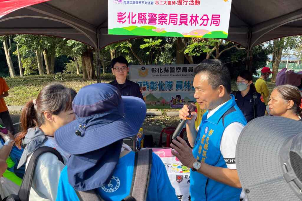 ▲員林分局特地在活動會場設置攤位,透過有獎徵答的方式,向在場的民眾宣導最新的防詐騙資訊。(記者林明佑翻攝)