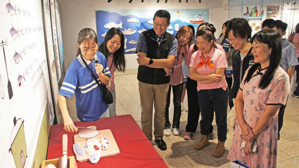 ▲明道中學汪大久校長表示，「大師在明道」藝文流域特展已持續16年，不僅讓學生們有舞台，並往後延續閱讀臺灣實地走讀踏查的活動，用五感體驗臺灣文化的脈絡。（記者林明佑翻攝）