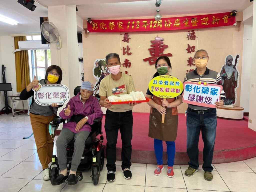 ▲彰化榮家住民長輩重溫傳統餡餅手作，吸引許多長輩參加，現場氣氛熱鬧，笑聲連連。（彰化榮家提供）