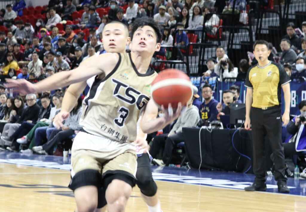 獵鷹隊北伐成功，摘下PLG第一個三連勝隊史紀錄，谷毛唯嘉扮演球隊勝利發動機。     (魏冠中攝影)