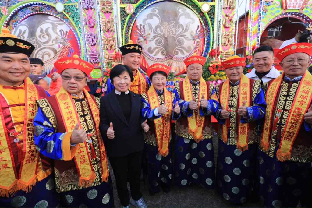 ▲盧市長代表台中市政府參加大甲鎮瀾宮七朝清醮活動。（記者廖妙茜翻攝）