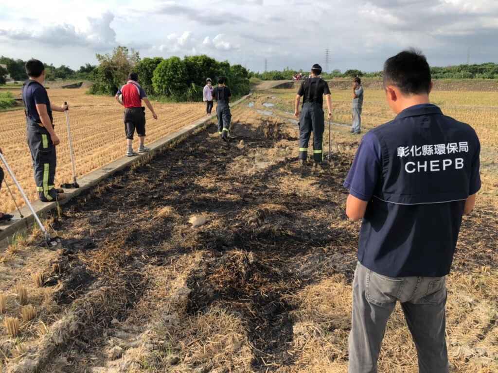 ▲稻田收割季節，藉由科技監控露天燃燒稻草情形，即時掌握區域性空氣品質，提升區域性的汙染源管制效益。 （彰化縣環保局提供）