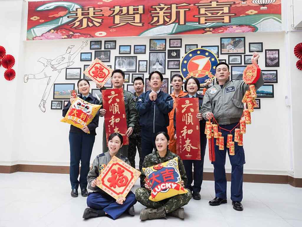 ▲賴清德總統今日上午前往臺東地區勗勉「陸軍臺東地區指揮部」、「海軍富岡雷達站」及「空軍第七聯隊」，感謝國軍堅守崗位、守護國家，讓國人安心過年。（總統府提供）