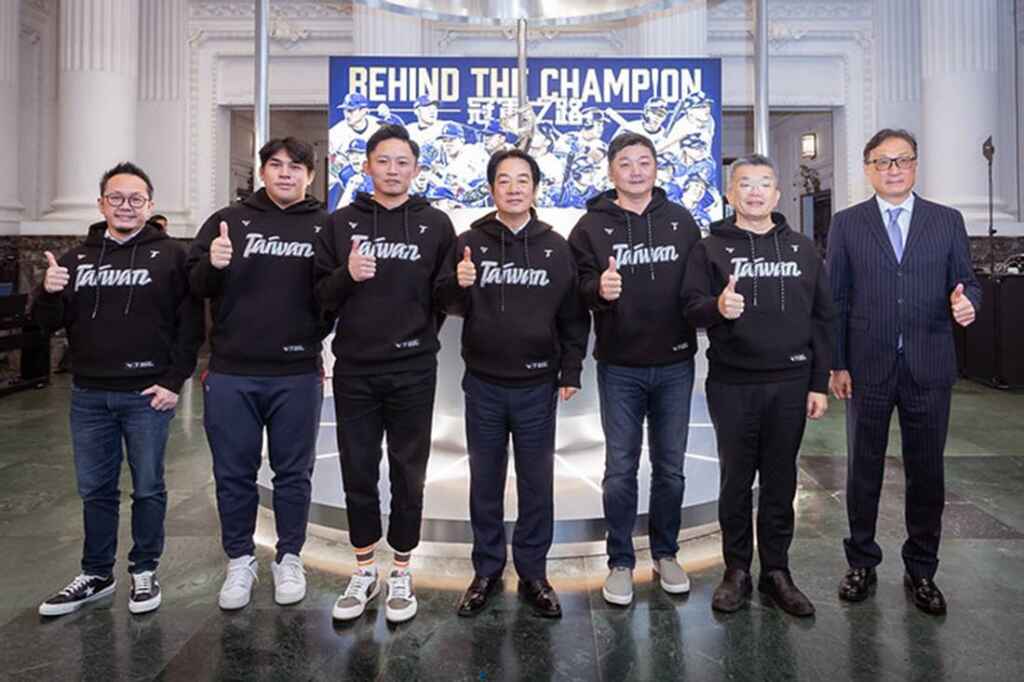 ▲賴清德總統出席「BEHIND THE CHAMPION：冠軍之路特展」開幕記者會，感謝「2024年世界棒球12強賽我國代表隊」用球技在國際上詮釋臺灣精神。（總統府提供）