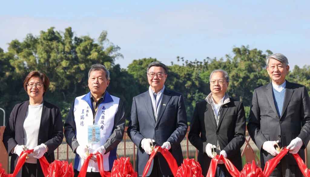 ▲行政院長卓榮泰前往南投縣出席「烏溪鳥嘴潭人工湖工程計畫–湖區工程竣工典禮」剪綵儀式。（新傳處提供）