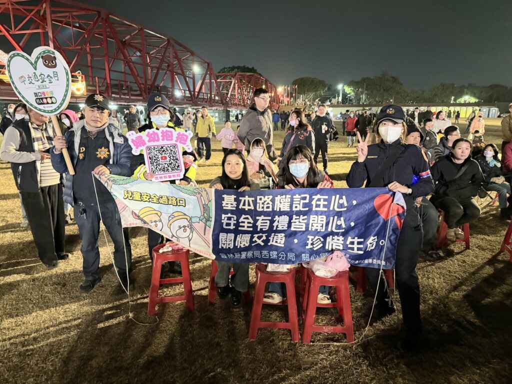 西螺警方精心策劃並積極推動交通安全與婦幼安全的預防宣導活動。(記者廖承恩拍攝)