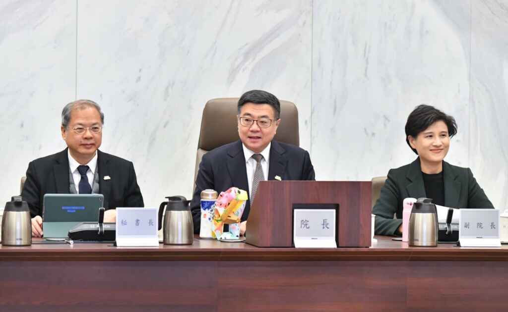▲行政院卓榮泰院長拍板同意衛福部再增購10萬劑公費流感疫苗，提供65歲以上長者、學齡前幼兒等11類較高風險族群疫苗保護，以減少重症與死亡發生。（新傳處提供）