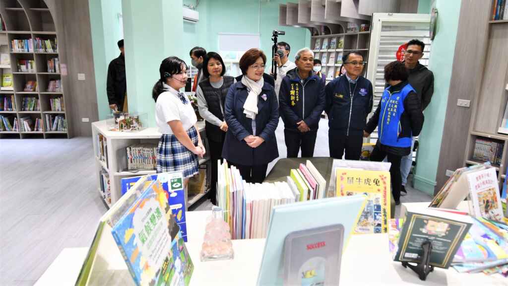▲參觀舊館國小圖書館。(彰化縣政府提供)