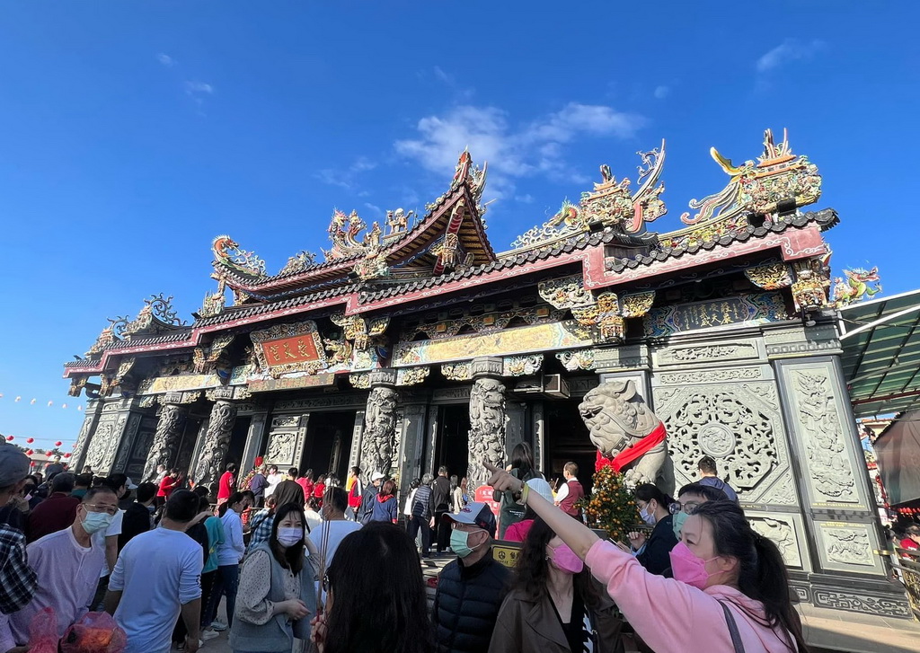 香火鼎盛的松柏嶺受天宮「擔米糕桃」活動是地方重要的傳統盛事,每年吸引眾多信眾參與。▲(記者蘇彩娥攝)