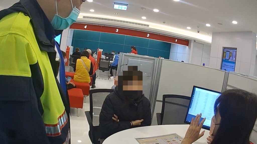 ▲彰化警銀攔阻「假投資」騙局，彰警揭穿詐騙四大特徵。（彰化警方提供）