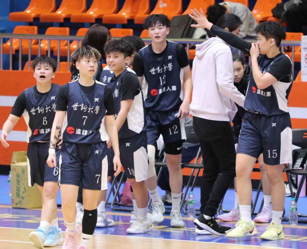 主打精兵戰術的世新大學女籃隊，大爆冷門擊敗預賽排名第一的中信金院。 (魏冠中攝影)