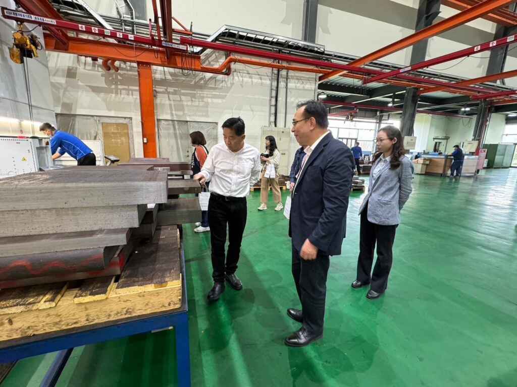 經濟發展局張峯源局長率隊訪視「梧濟工業」