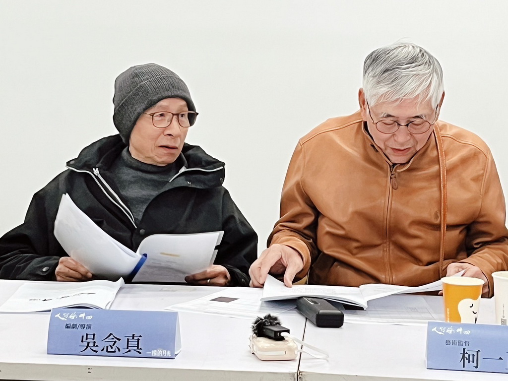 編導吳念真(左)與綠光台柱柯一正(右)也將以特別演出方式擔任《人間條件四》一樣的月光的演員。(綠光劇團提供)