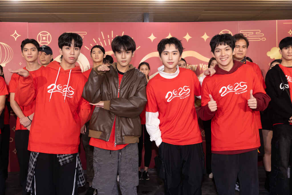 ▲男團AcQUA源少年李秉諭、盧佾暘、黃莑茗、林毓家(由左至右)(凱渥集團提供)
