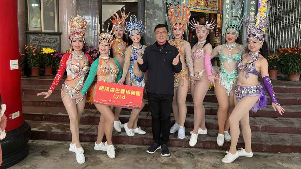 ▲鹿港一年一度的盛事「頂番踩街鬧元宵活動」，12日下午2時熱鬧登場，超過20支精彩隊伍從頂番婆萬興宮出發，為鹿港街頭增添元宵喜慶氛圍。（記者林明佑翻攝）