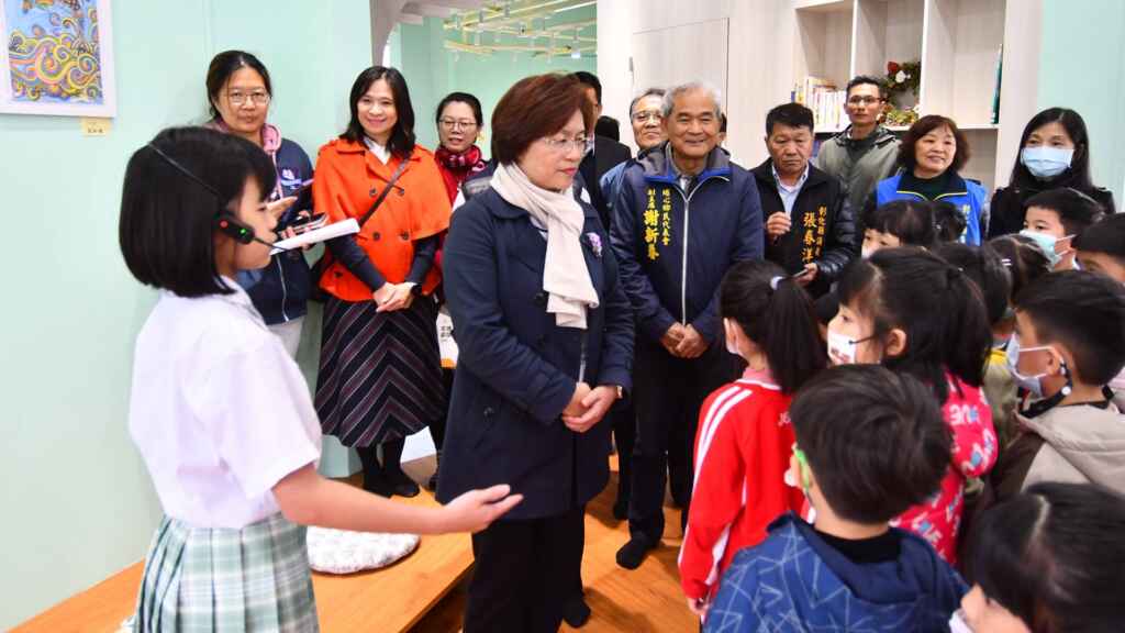 ▲彰化縣長王惠美期望在校園內打造更多閱讀角落,創造更友善的學習空間,讓孩子不只是在課堂內學習。 。(彰化縣政府提供)