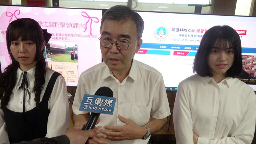 ▲夢想的推手是計畫主持人黃中十老師,他每年花200小時免費幫學生補日文,一定能達到N3的程度,只要有意願的同學都能如願出國交換。(記者林明佑攝)