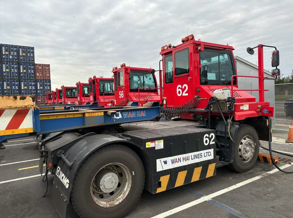 萬海公司電動專用解櫃車