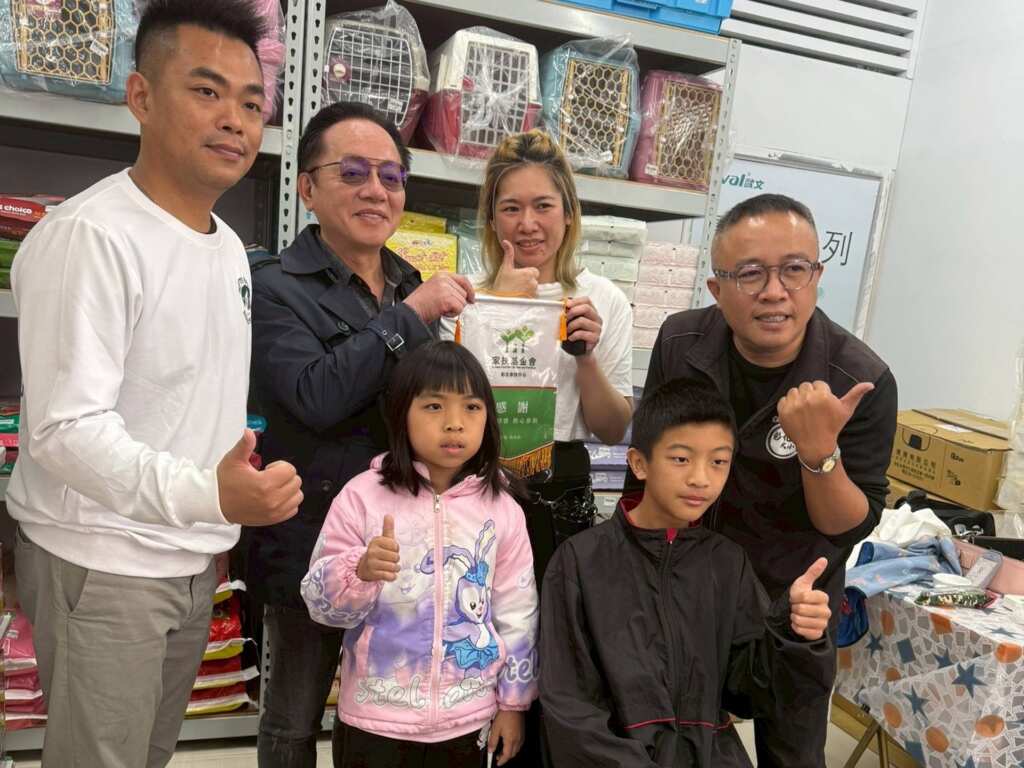 ▲「彰化人大小事」 與 「和美幫幫」 攜手主辦兒童節歡樂公益活動,現場還有安排義剪服務。(記者林明佑翻攝)