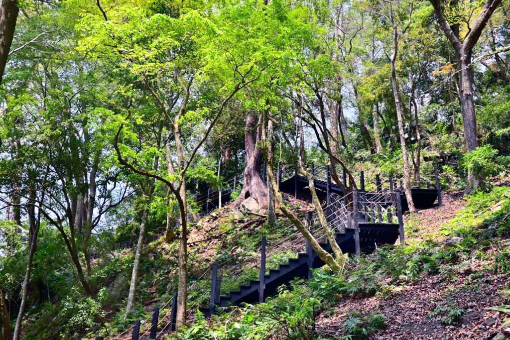 「雪山坑環線步道」興建步道總長達1.2公里,將沿著桃山部落雪山坑地區泰雅族人既有狩獵獵徑施作。