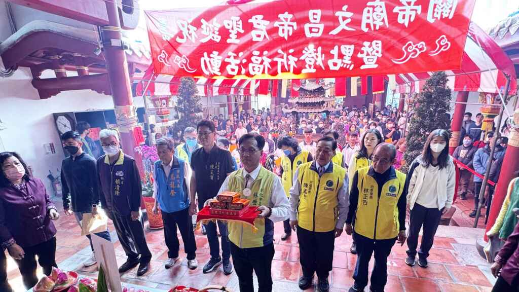 ▲彰邑關帝廟文昌帝君聖誕祝壽暨為考生點燈祈福活動,由管理人彰化市長林世賢擔任主祭官。(記者林明佑攝)