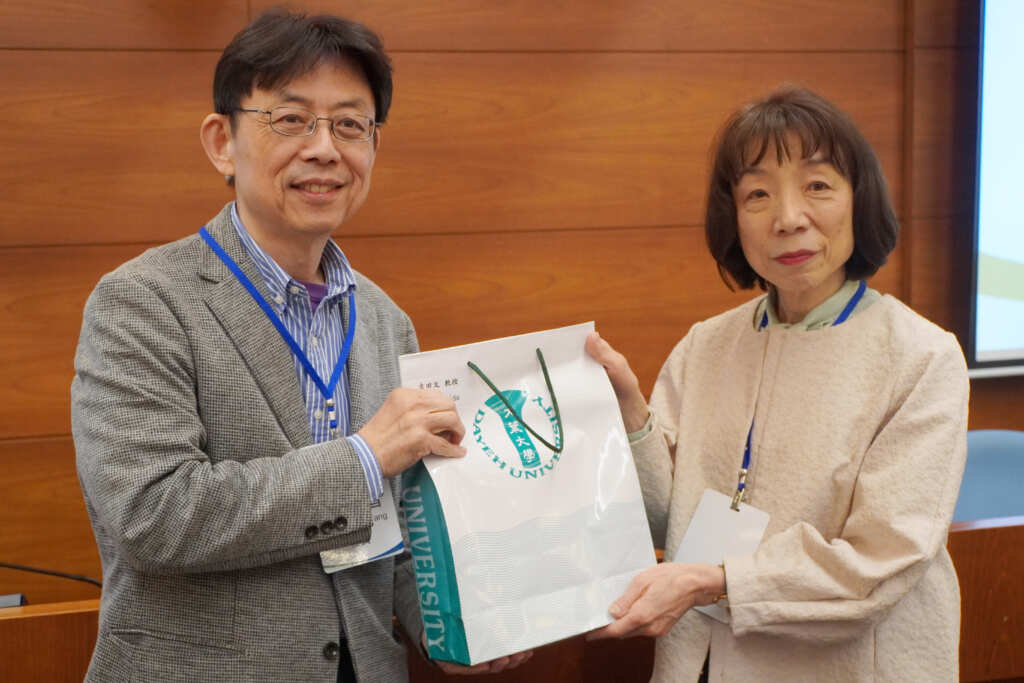 ▲大葉大學方文昌校長(左)歡迎早稻田大學吉田文教授(右)帶領計畫團隊來訪。（記者林明佑翻攝）