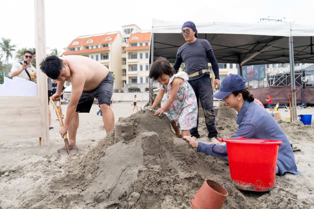 ▲白天不僅有多項沙灘水域遊憩體驗。(臺東縣政府提供)