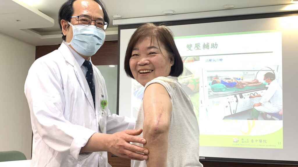 ▲台中醫院骨科醫師黃敏旭呼籲年長者應特別注意居家環境與行走安全，降低跌倒風險，避免經歷這種「厚工A」的治療過程，才能維持健康與生活品質。（台中醫院提供）