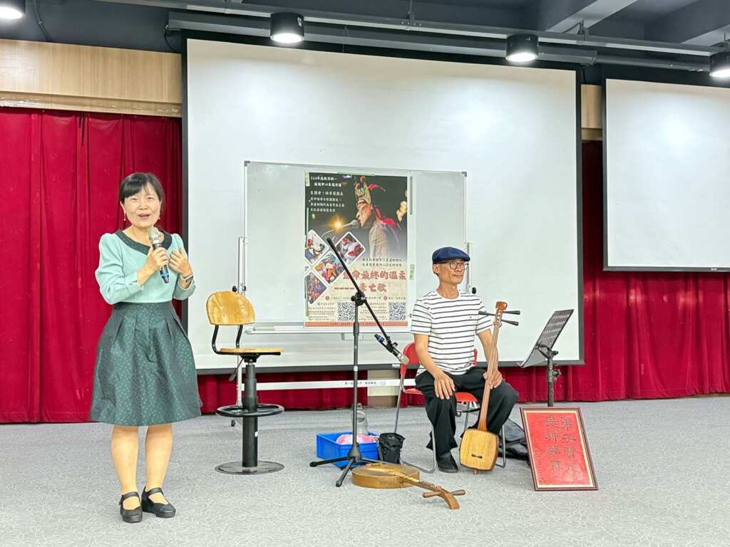 ▲中山醫大通識教育中心主任林培雅(左)強調通識教育重視多元視角與文化素養的宗旨。(中山醫大提供)