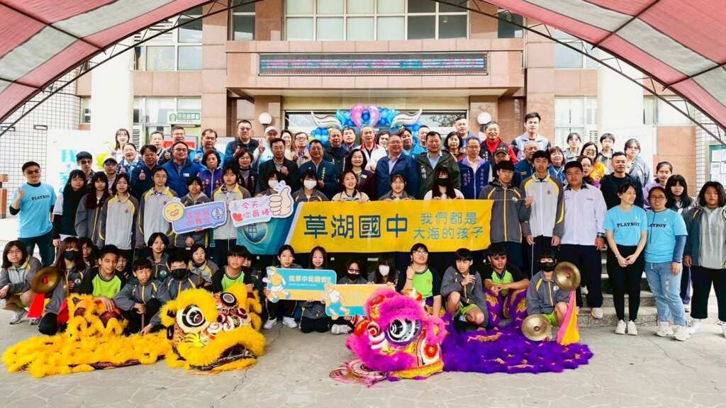 ▲「我的家鄉,在海一方」草湖國中學生美展於29日在芳苑鄉公所舉行開幕典禮。(記者林明佑翻攝)