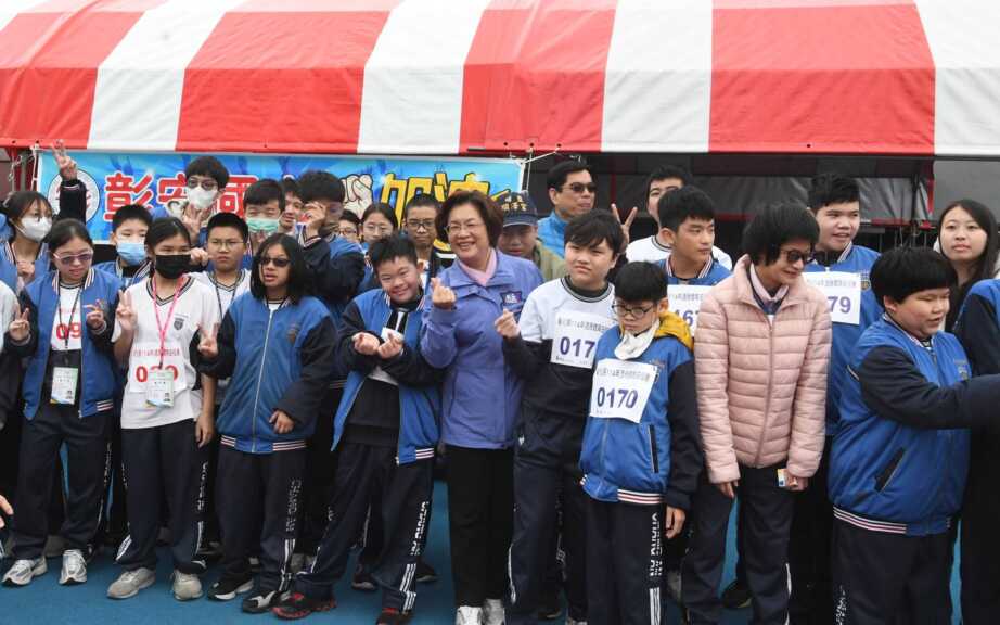 ▲114年適應體育田徑賽於今日在彰化縣立體育場舉行，彰化縣長王惠美出席開幕典禮並期勉選手們發揮最佳實力，超越自我、堅持到底，永不放棄的運動家精神，「你們都是最棒的」。（彰化縣政府提供）