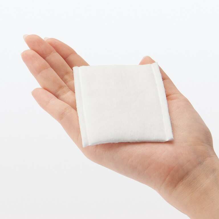 ▲可撕型化妝棉,99元:可撕成四片的敷面式化妝棉。在輕拍過化妝水後,可撕開當面膜敷用。