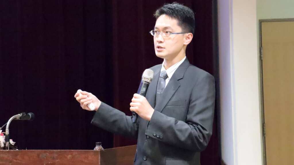 ▲台大雲林分院腦中風中心主任蕭又仁強調,腦血管阻塞將因為缺氧,每分鐘死亡190萬個腦細胞,所以,大動脈內取栓的時間要快,如果腦梗塞時間過久才被發現送醫,缺血組織範圍過大,就不樂觀了。(彰化醫院提供)