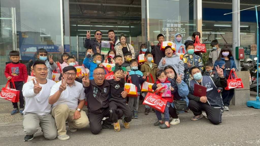 ▲兒童節歡樂公益活動,由彰化皇家扶輪社協辦,並獲得多家愛心店家的支持,共同為孩子們打造一個充滿愛與關懷的節日。(記者林明佑翻攝)