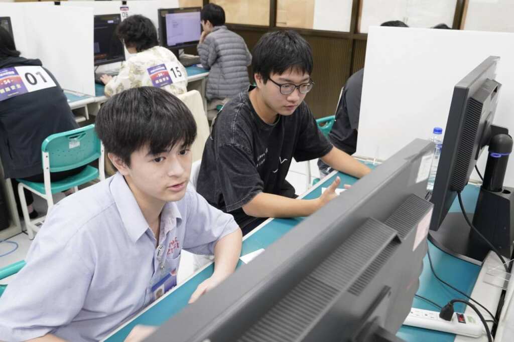 ▲中彰投分署培訓選手林逸凡與范揚健聯手奪下網路安全職類銀牌。(中彰投分署提供)