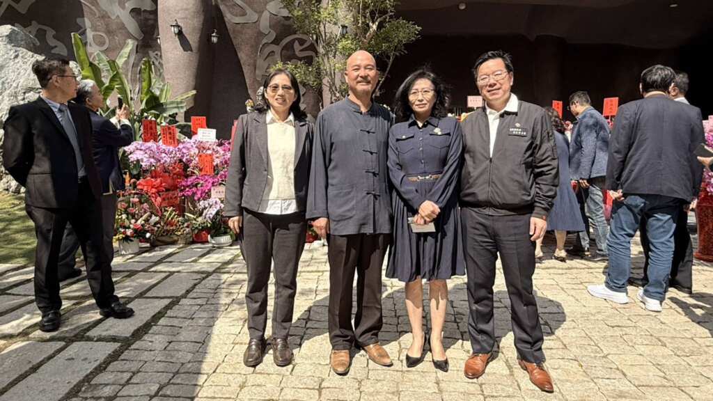 ▲彰化縣文化局局長張雀芬特地北上到場祝賀。(記者林明佑攝)