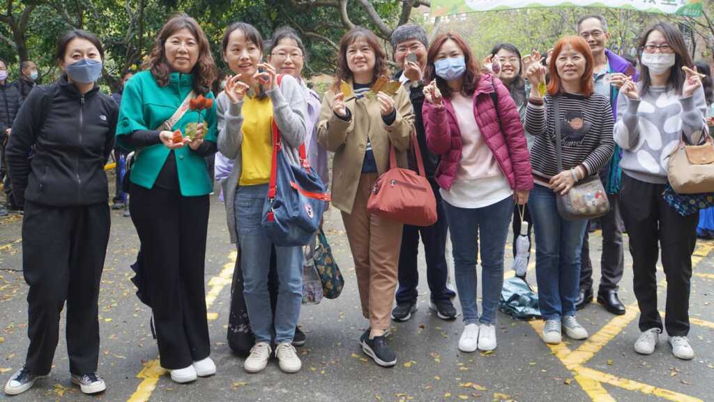 ▲大村國小教師研習移師大葉大學，體驗手作課程。（記者林明佑翻攝）