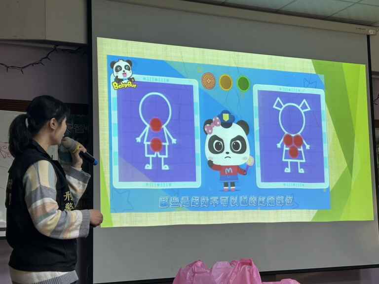 ▲偵查佐白羽汶以圖示傳授「身體紅綠燈」的概念。（台中警方提供）