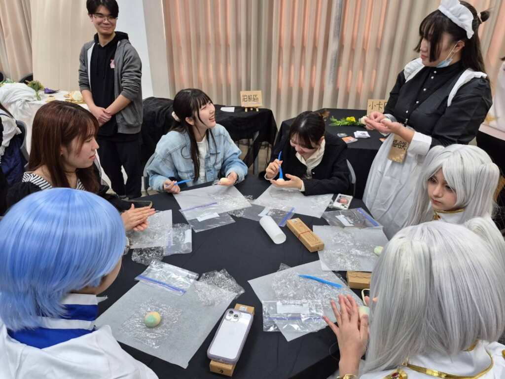 ▲大葉大學應日系安排了和菓子體驗。(記者林明佑翻攝)
