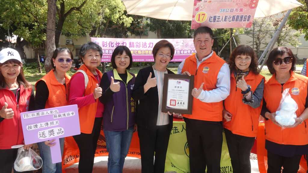 ▲「Women38公益市集」今年已邁入第5年,今年市集的所得將全數捐贈給肯納家長協會,用來幫助自閉症孩子。(記者林明佑攝)